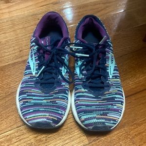 Purple print brook launch 6 running shoes size 10 Womens